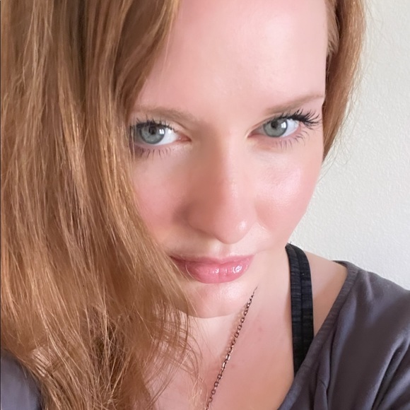 Hosting Picture Perfect Posh Party 08/19/2022 7PM - Picture 2 of 2